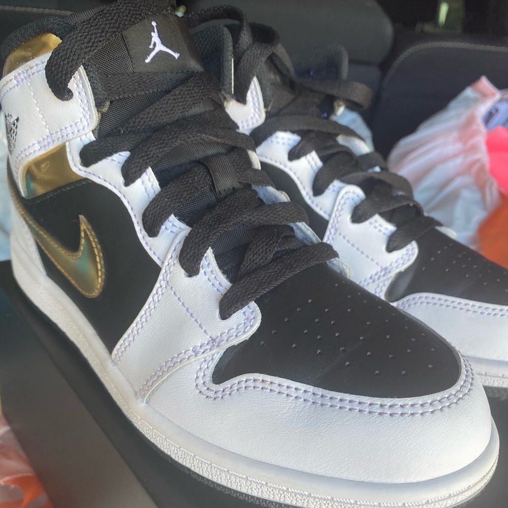 Jordan 1 mid